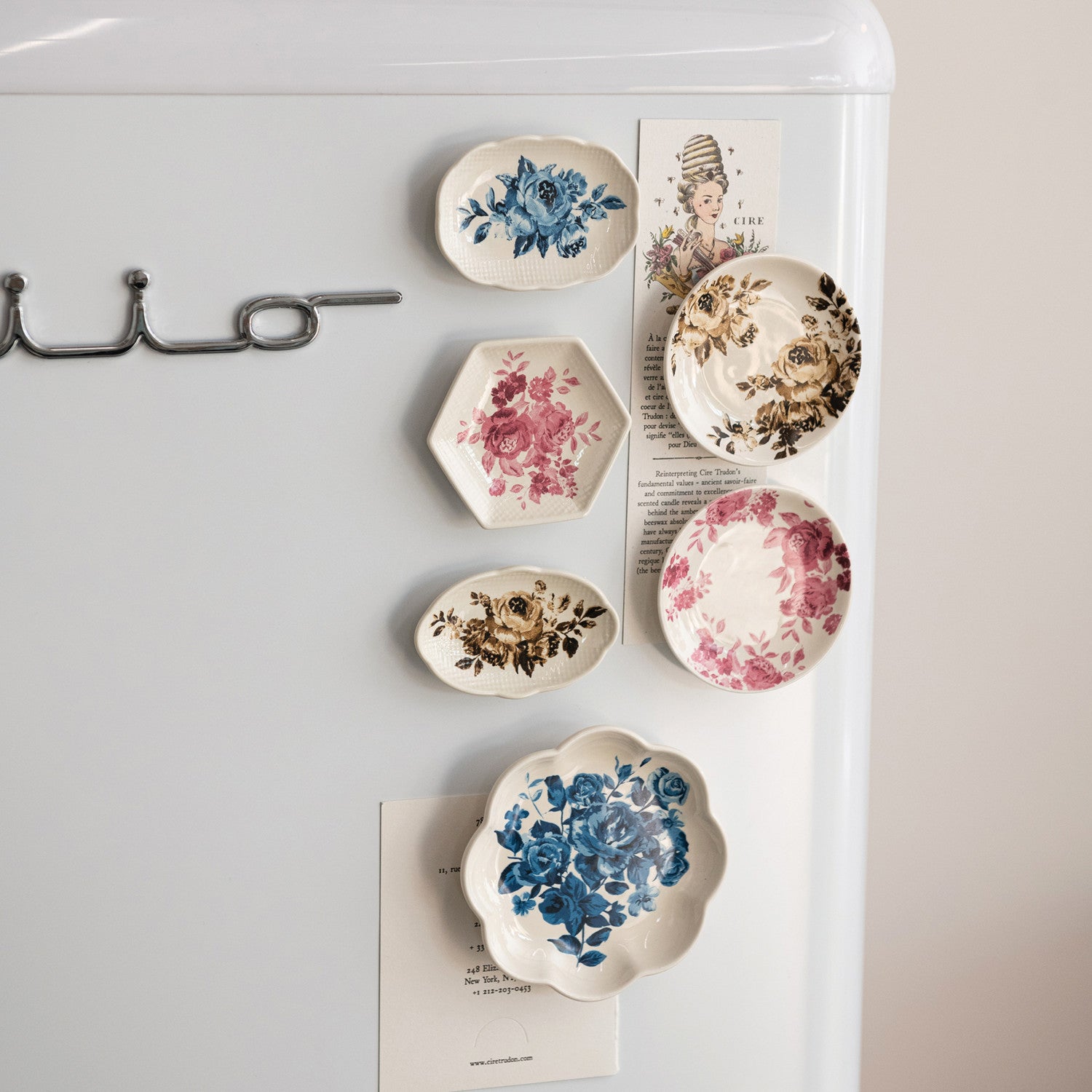 Stoneware Plate Shaped Magnet with Floral Image