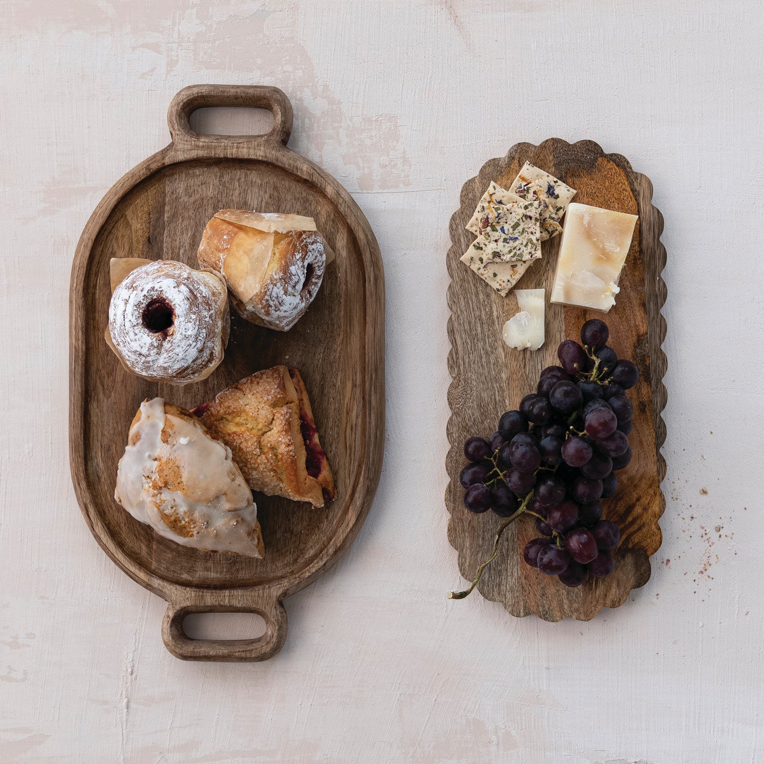 Oval Mango Wood Scalloped Cheese/Serving Board