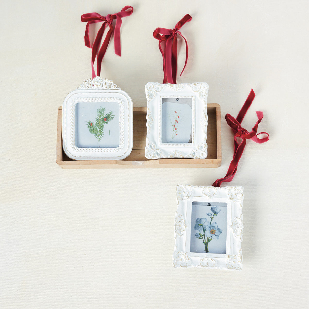 Resin Photo Frame Ornament with Velvet Ribbon
